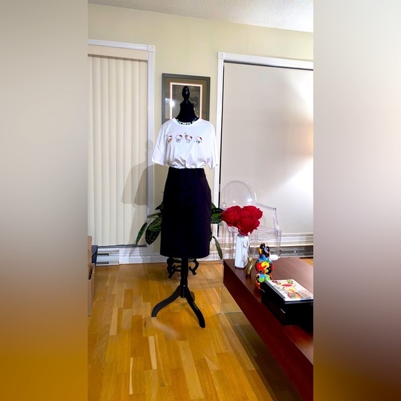 REAL Clothes navy skirt, pencil style, slight stretch, front closure,belt loops - Picture 4 of 10